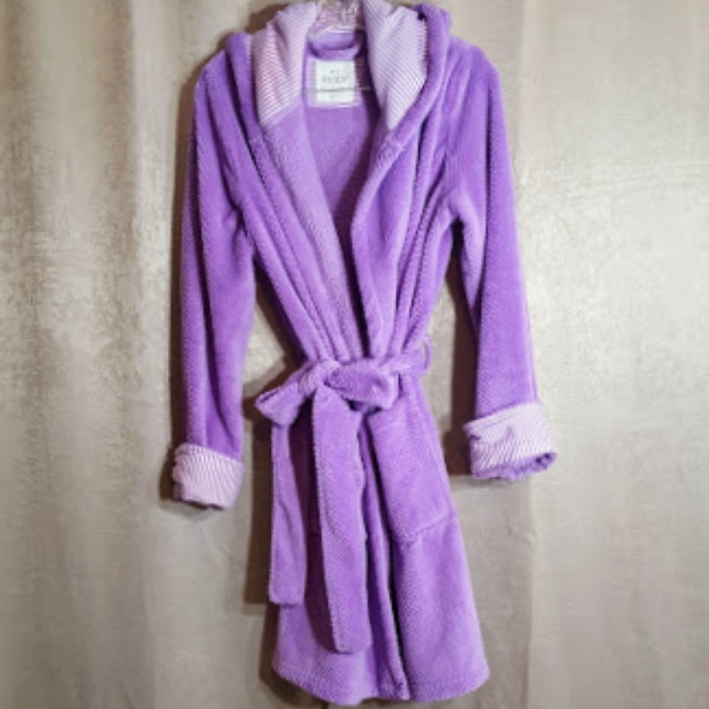 ModCloth Plush Lavender Short Hooded Robe sz M/L - Picture 2 of 7